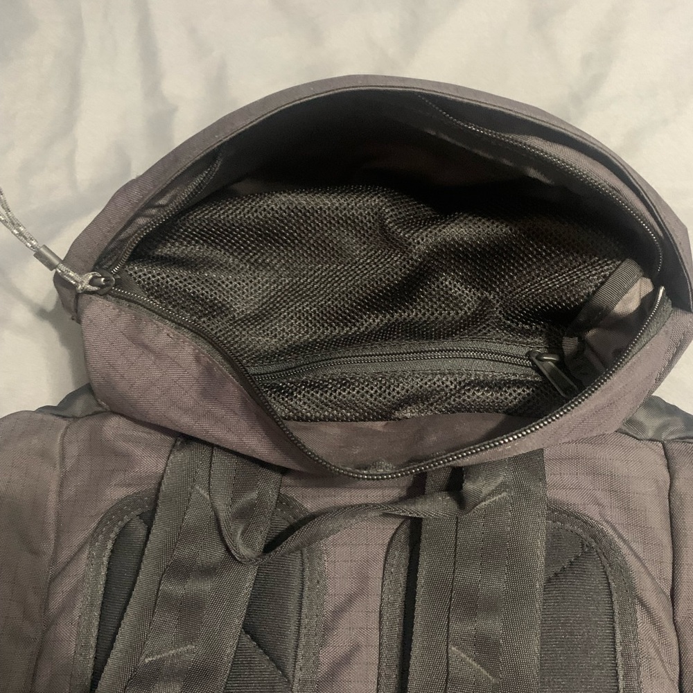 North face backpack - Picture 4 of 5